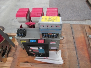 BREAKER, CIRCUIT TYPE, 600-1.6KA AMP RATING, 240-600 VOLT RATING, 3 POLE, K1600S KIND. WITH SOLID STATE TRIP DEVICE TYPE SS4, LT/ST, COMPLETE PART NUMBER C1535-7773-144-07(00)(01)(18)(40) (W-44) LOADING & HANDLING FEE $15-